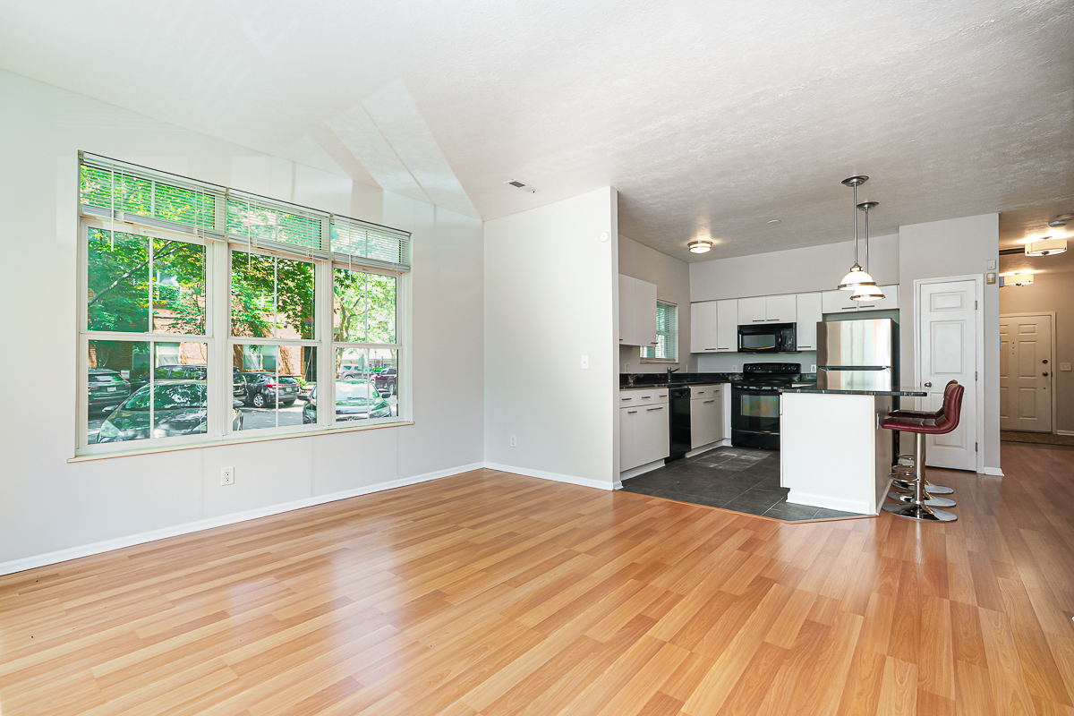 674 Park St-19