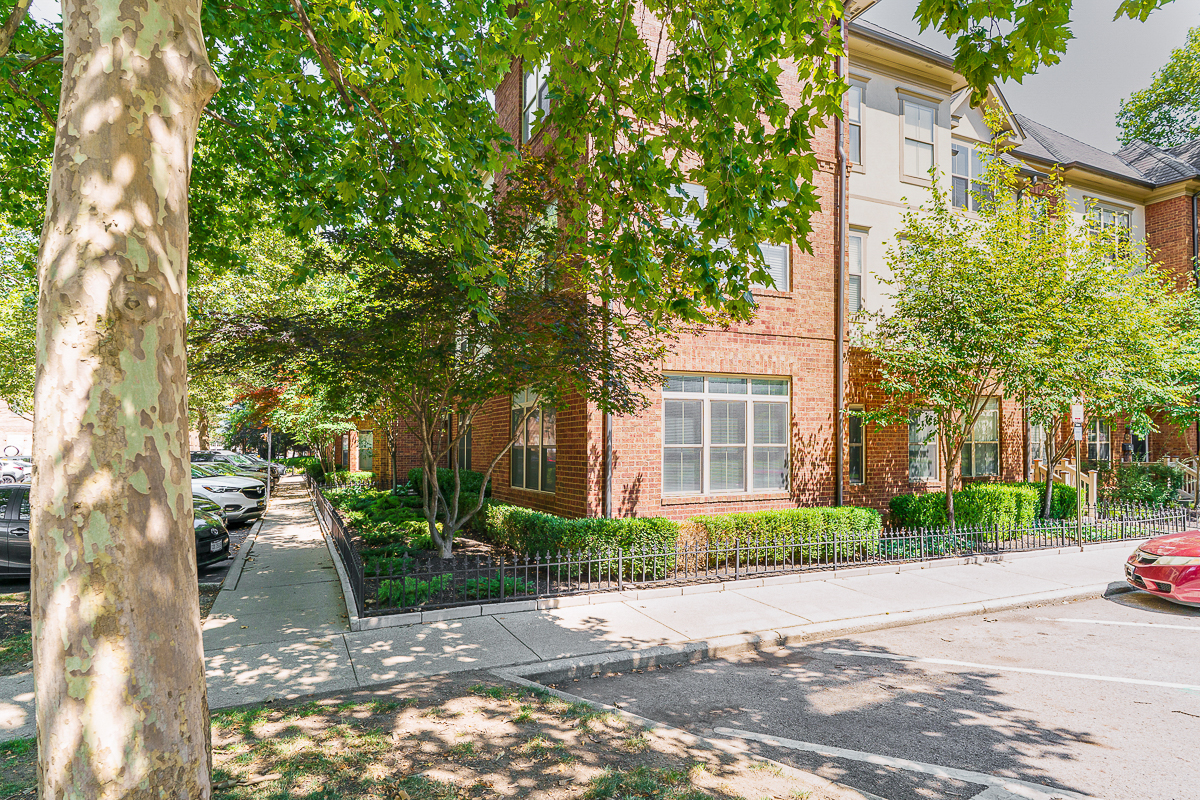 674 Park St-7